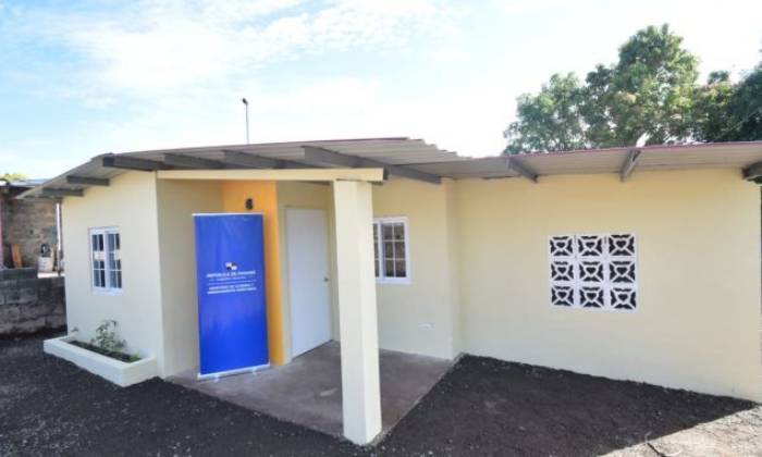 Cuadrillas del Miviot construyen y reparan viviendas para 596 familias