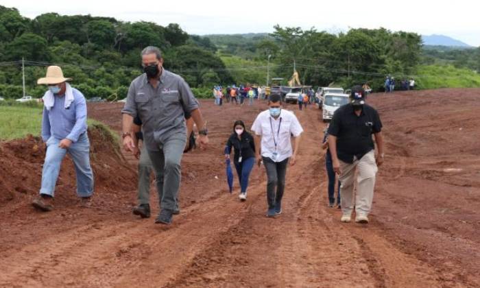Inicia reubicación de familias censadas que vivían en cercanías del Hospital Nicolás Solano