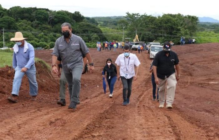 Inicia reubicación de familias censadas que vivían en cercanías del Hospital Nicolás Solano