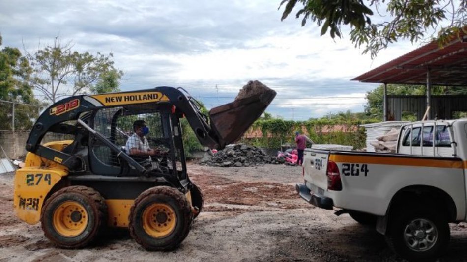 Inicia construcción de vivienda a familia afectada por huracán Eta en Herrera.